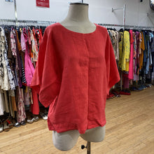 Load image into Gallery viewer, Cut Loose linen top M