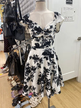 Load image into Gallery viewer, Birdseye crinoline floral dress L