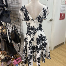 Load image into Gallery viewer, Birdseye crinoline floral dress L