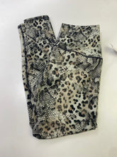 Load image into Gallery viewer, Animal print leggings