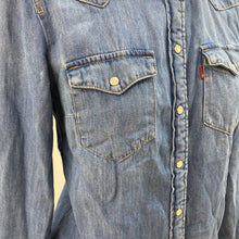 Load image into Gallery viewer, Levis denim shirt S
