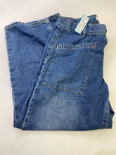 Load image into Gallery viewer, Lucky Brand wide leg jeans 27