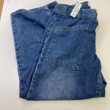 Load image into Gallery viewer, Lucky Brand wide leg jeans 27