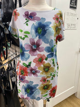Load image into Gallery viewer, Desserts & Skirts floral top NWT L