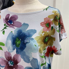 Load image into Gallery viewer, Desserts & Skirts floral top NWT L