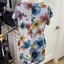 Load image into Gallery viewer, Desserts & Skirts floral top NWT L