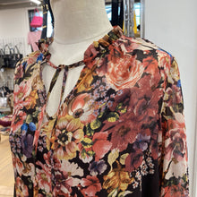 Load image into Gallery viewer, Rachel Zoe flowy overlay top M
