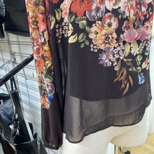 Load image into Gallery viewer, Rachel Zoe flowy overlay top M