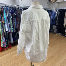 Load image into Gallery viewer, Gap Lace accent shirt M