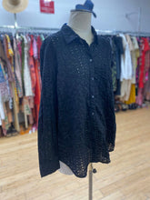 Load image into Gallery viewer, Gap eyelet top L