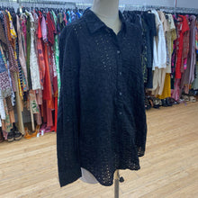 Load image into Gallery viewer, Gap eyelet top L