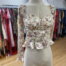 Load image into Gallery viewer, ASTR floral top M