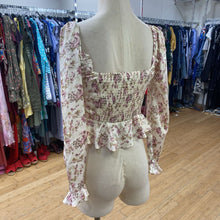 Load image into Gallery viewer, ASTR floral top M