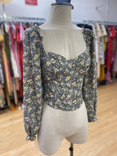 Load image into Gallery viewer, ASTR floral top M