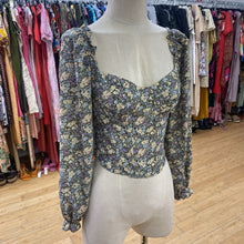 Load image into Gallery viewer, ASTR floral top M