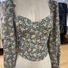 Load image into Gallery viewer, ASTR floral top M