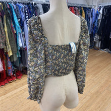 Load image into Gallery viewer, ASTR floral top M