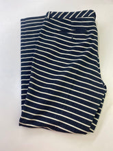 Load image into Gallery viewer, Weekend Max Mara Slim Cigarette pants 14