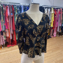 Load image into Gallery viewer, DKNY satiny top M