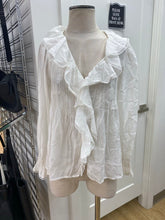 Load image into Gallery viewer, Anthropologie ruffle detail top M