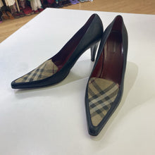 Load image into Gallery viewer, Burberry vintage pumps 39.5