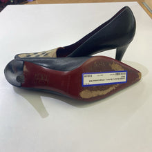 Load image into Gallery viewer, Burberry vintage pumps 39.5