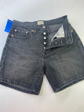 Load image into Gallery viewer, Levis 501 denim shorts 27
