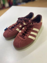 Load image into Gallery viewer, Adidas Bermuda suede sneakers 8.5