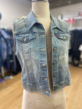 Load image into Gallery viewer, Levis denim vest M