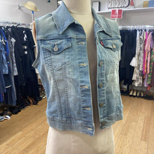 Load image into Gallery viewer, Levis denim vest M