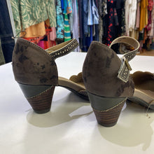 Load image into Gallery viewer, L'Artiste velcro strap shoes NWOT 37
