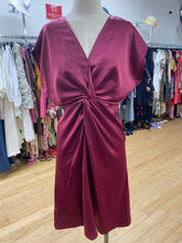 Load image into Gallery viewer, Vero Moda satiny dress M