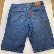 Load image into Gallery viewer, Levis Bermuda denim shorts 29