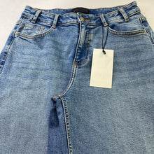 Load image into Gallery viewer, Zara wide leg cropped jeans 4