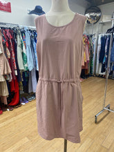 Load image into Gallery viewer, Tilley sporty dress L