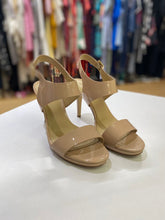 Load image into Gallery viewer, Michael Kors sandals 8.5