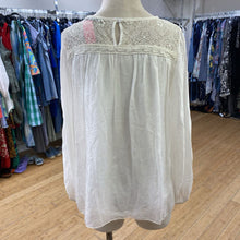 Load image into Gallery viewer, Alice Rinaldi lace silk top S