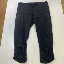 Load image into Gallery viewer, Lululemon capri leggings 4