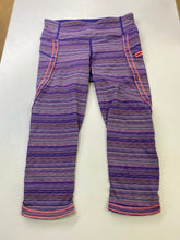 Load image into Gallery viewer, Lululemon capri leggings 4