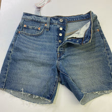 Load image into Gallery viewer, Levis 501 denim shorts 26