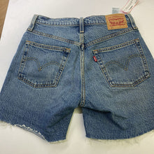 Load image into Gallery viewer, Levis 501 denim shorts 26