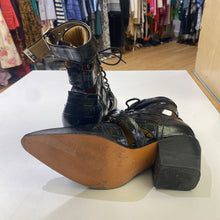 Load image into Gallery viewer, Chloe Embossed open leather boots 40