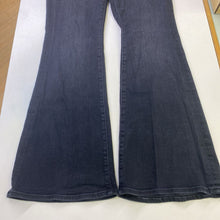 Load image into Gallery viewer, Mother Bell bottom jeans 29