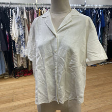 Load image into Gallery viewer, Uniqlo shirt M