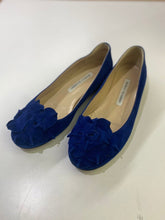 Load image into Gallery viewer, Manolo Blahnik suede flats 36.5