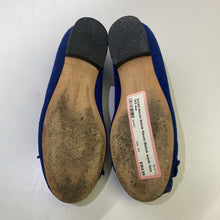 Load image into Gallery viewer, Manolo Blahnik suede flats 36.5