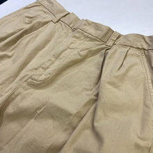 Load image into Gallery viewer, Gap pleated shorts 10