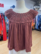 Load image into Gallery viewer, Lucky Brand crochet detail top S
