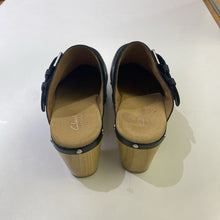 Load image into Gallery viewer, Clarks clogs 6.5