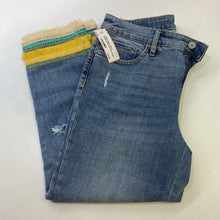 Load image into Gallery viewer, Chicos fringe/beaded hem jeans 4
